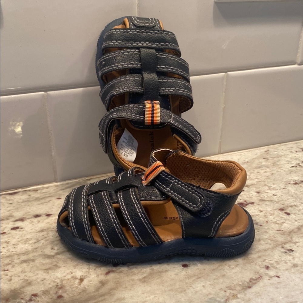 Koala kids size 3 navy sandals with Velcro closure. Excellent condition